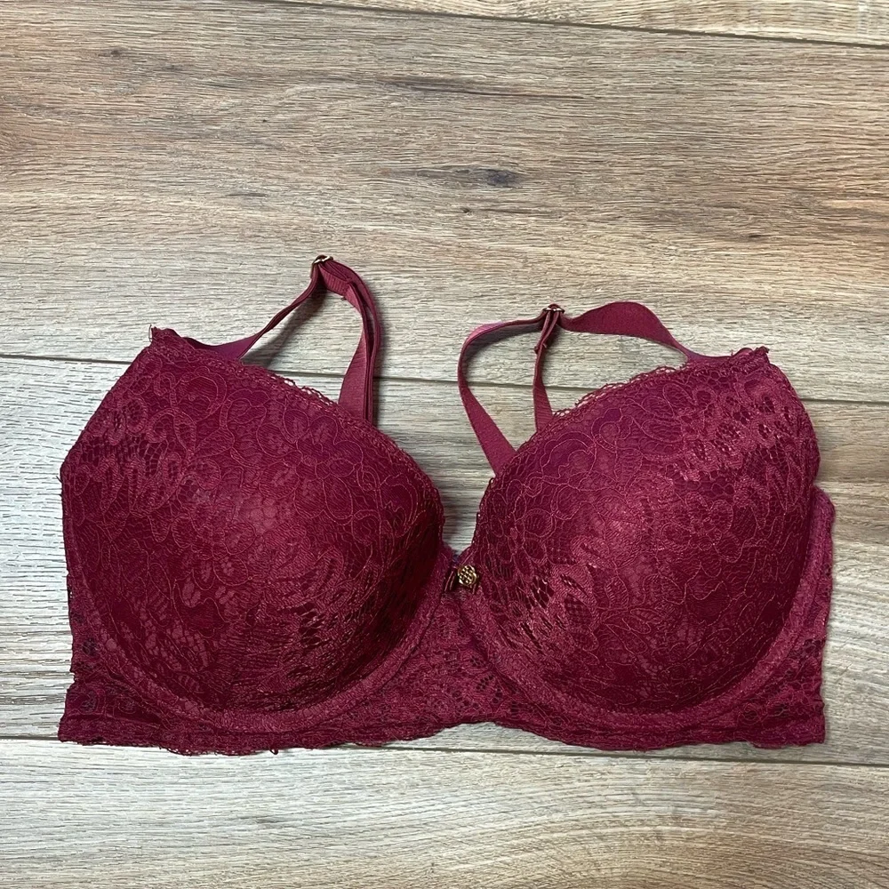 Daisy Fuentes design padded